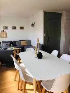 Posezení v ubytování Appartement C 2 chambres très lumineux