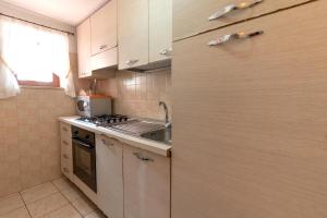 A kitchen or kitchenette at Trulli da Rosy