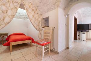 A television and/or entertainment centre at Trulli da Rosy
