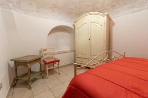 A bed or beds in a room at Trulli da Rosy