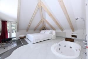 Ένα ή περισσότερα κρεβάτια σε δωμάτιο στο Villa Lara Hotel