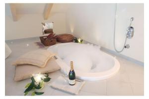 Ένα μπάνιο στο Villa Lara Hotel