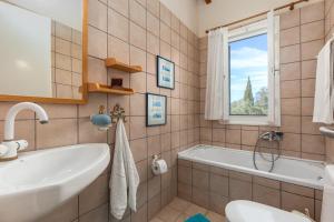 Koupelna v ubytování Villa Eythimia + 31 fotografií