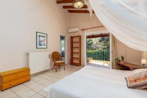 Postel nebo postele na pokoji v ubytování Villa Eythimia