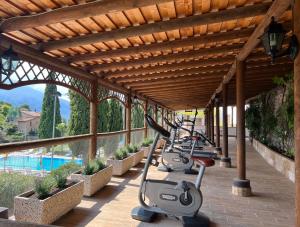 Posilňovňa alebo fitness centrum v ubytovaní Village Bazzanega - Montagnoli Group