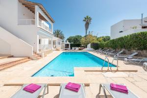 Bazén v ubytovaní NEW! Apartment SUNSET 1, Pool, AC, BBQ, Wifi, Cala D'or, Mallorca alebo v jeho blízkosti