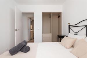 Posteľ alebo postele v izbe v ubytovaní NEW! Apartment SUNSET 1, Pool, AC, BBQ, Wifi, Cala D'or, Mallorca