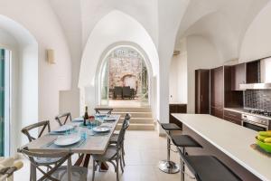 Reštaurácia alebo iné gastronomické zariadenie v ubytovaní Casa degli Amici by BarbarHouse