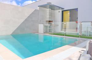 Bazén v ubytovaní Casa con piscina de agua salada III alebo v jeho blízkosti