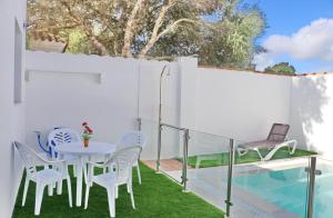 Bazén v ubytovaní Casa con piscina de agua salada III alebo v jeho blízkosti