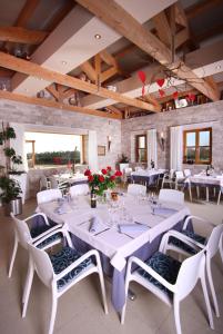 Restoran või mõni muu söögikoht majutusasutuses VELANERA Hotel & Restaurant