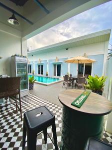 Kolam renang di atau dekat dengan Sparrow's Nest