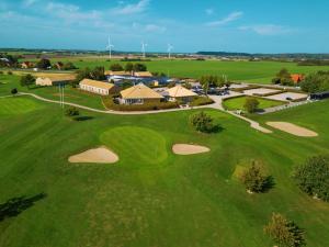 Golf facilities at a szállodákat or nearby