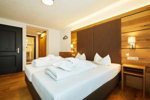 Postel nebo postele na pokoji v ubytování Hotel Rupertihof