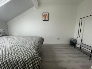 a bedroom with a bed and a picture on the wall at Hosted By Ryan - Anfield Apartments in Liverpool
