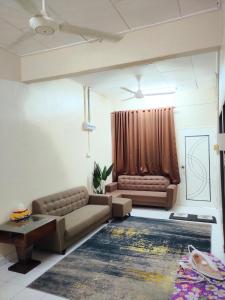 Khu vực ghế ngồi tại Yomie’s Homestay Murah Besut