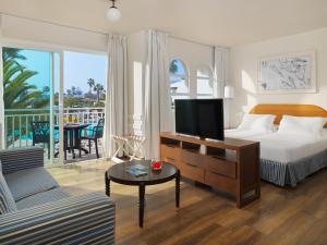 Posteľ alebo postele v izbe v ubytovaní H10 Ocean Suites