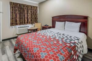 Postel nebo postele na pokoji v ubytování Econo Lodge Waco North I-35