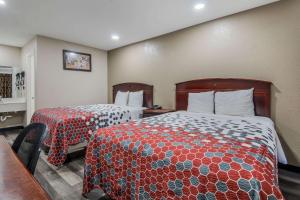 Postel nebo postele na pokoji v ubytování Econo Lodge Waco North I-35