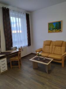 Χώρος καθιστικού στο Monteurzimmer EZ GROß