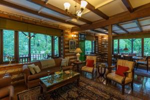 Gallery image of StayVista at The Kathguni House in Manāli