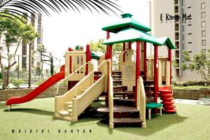 Vaikų žaidimų erdvė apgyvendinimo įstaigoje A Block away to Waikiki Beach/Pool/Free Parking
