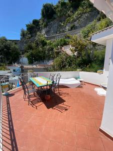 Piscina de la sau aproape de MAR-ISA Amalfi Coast