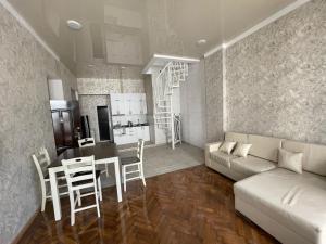 Кухня или мини-кухня в Центр города Батуми Apartment Rustaveli 13
