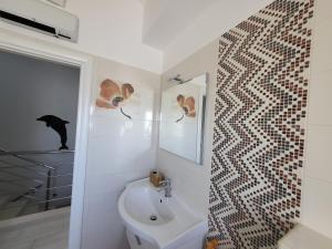 Kúpeľňa v ubytovaní Sea View Apartment Bellavista Njivice + 18 fotografií