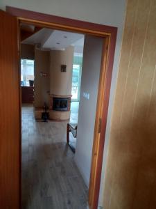 a hallway with a door open to a room at Zielony Domek agroturystyka in Kamieńczyk