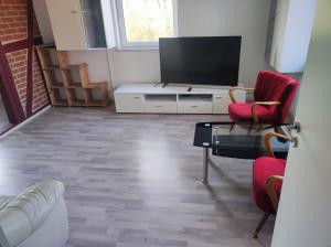 TV a/nebo společenská místnost v ubytování Monteurzimmer