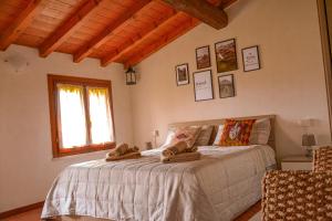 a bedroom with a bed with towels on it at Il Paiolo Magico in Valeggio sul Mincio