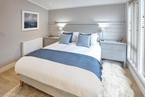 En eller flere senge i et værelse på Host & Stay - Puffins Rest