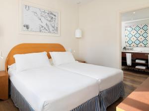 Posteľ alebo postele v izbe v ubytovaní H10 Ocean Suites
