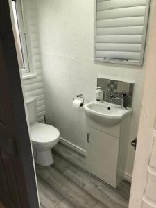 Ένα μπάνιο στο Gracelands Glamping lodge 1 +6 φωτογραφίες