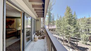 Gallery image of One Bedrooms At Snowbird Condos Slopeside - Free Wifi & Assigned Parking! in Mammoth Lakes