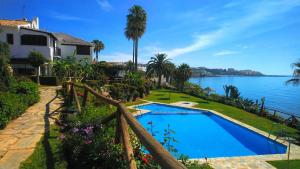 Basen w obiekcie VILLA BAHIA AZUL lub w pobliżu