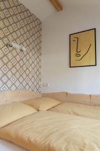 Postel nebo postele na pokoji v ubytování Tinyhouse am km8komma2 + 8 fotografií