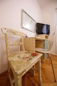 a chair sitting in front of a desk with a mirror at Apartment Tolja in Dubrovnik