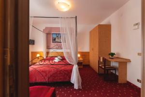 Кровать или кровати в номере Hotel Castel Mani