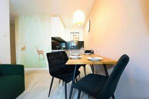 Posedenie v ubytovaní Apartamenty EverySky Nad Łomnicą 15-15A