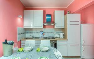 Kuchyňa alebo kuchynka v ubytovaní Apartment Liam + 6 fotografií