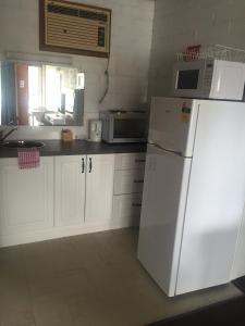 Kuchyň nebo kuchyňský kout v ubytování Thomas Lodge Motel