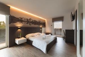 A bed or beds in a room at Hotel Castel Mani