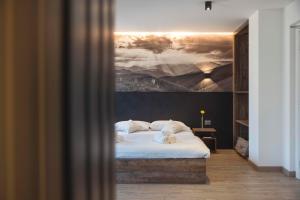 A bed or beds in a room at Hotel Castel Mani