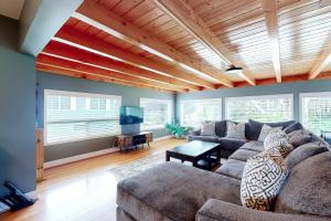 a living room with a couch and a tv at Rocky Beach House by the Cove in Seaside