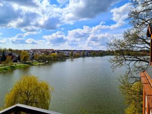 Widok na rzekę nieopodal tego apartamentu