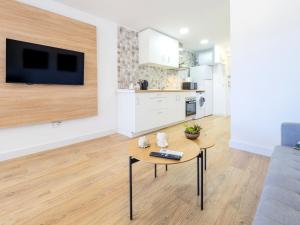 A kitchen or kitchenette at Cubo's Estudio Esmeralda Beach