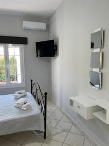 TV a/nebo společenská místnost v ubytování JET, luxury appartment 20m from the beach