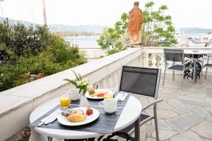 Gallery image of Dionysos Hotel in Poros